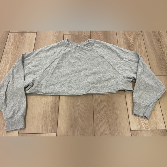 ALO Yoga Tops - Alo cropped sweatshirt